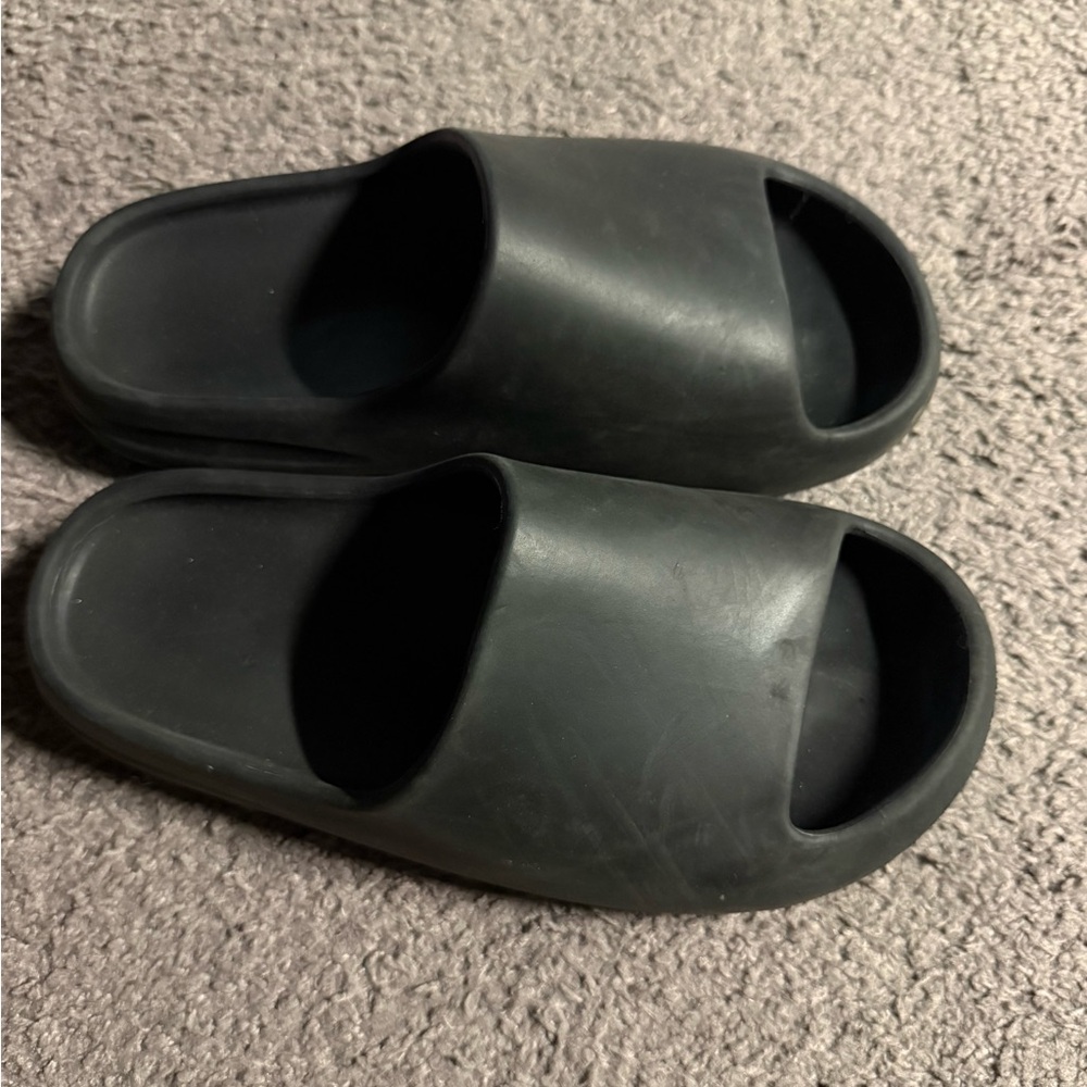 USED LOT OF 2 Foam Slides black cream‎ Womens 8 fashion nova - Picture 5 of 11
